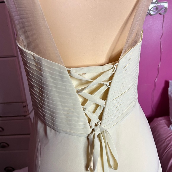 Elegant Cream Evening Gown - Picture 6 of 12